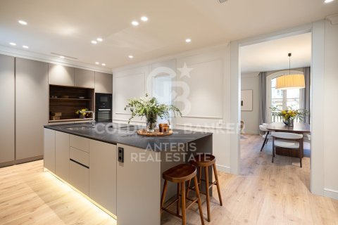 4 bedrooms apartment for sale in Barcelona, Catalonia, Spain № 7850 - photo 23