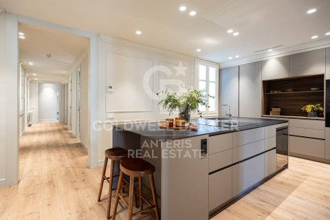 4 bedrooms apartment for sale in Barcelona, Catalonia, Spain № 7850 - photo 20