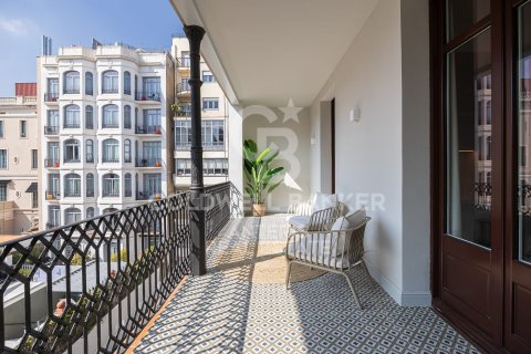 Apartamento de 4 dormitorios en venta en Barcelona, Cataluña, Spain № 7850