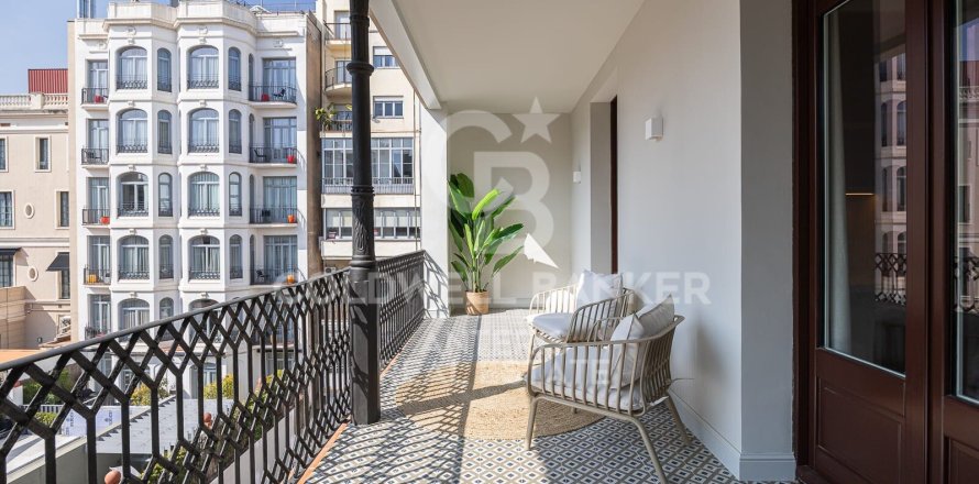 4 bedrooms apartment for sale in Barcelona, Catalonia, Spain № 7850