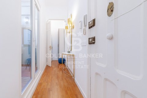 Apartamento de 3 dormitorios en venta en Barcelona, Cataluña, Spain № 7851 - foto 3
