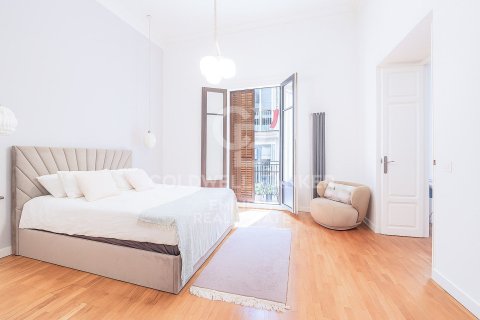 Apartamento de 3 dormitorios en venta en Barcelona, Cataluña, Spain № 7851 - foto 5