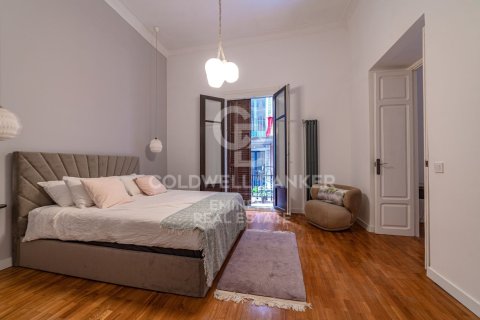 Apartamento de 3 dormitorios en venta en Barcelona, Cataluña, Spain № 7851 - foto 19