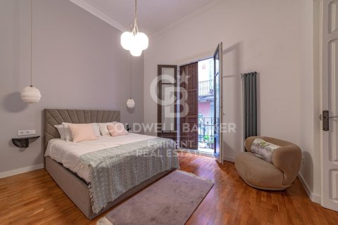 Apartamento de 3 dormitorios en venta en Barcelona, Cataluña, Spain № 7851 - foto 20