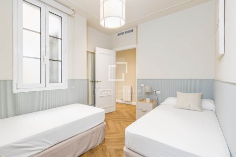 Apartamento de 3 dormitorios en venta en Barcelona, Cataluña, Spain № 7067 - foto 10