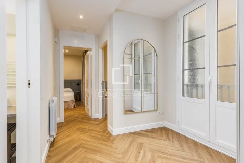 Apartamento de 3 dormitorios en venta en Barcelona, Cataluña, Spain № 7067 - foto 20