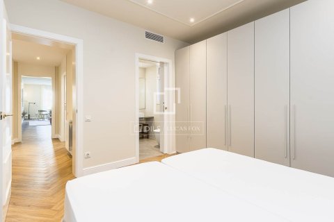 Apartamento de 3 dormitorios en venta en Barcelona, Cataluña, Spain № 7067 - foto 7