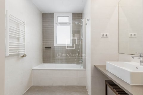 Apartamento de 3 dormitorios en venta en Barcelona, Cataluña, Spain № 7067 - foto 14