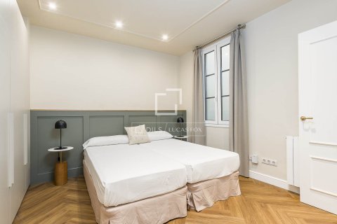 Apartamento de 3 dormitorios en venta en Barcelona, Cataluña, Spain № 7067 - foto 8