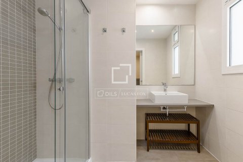 Apartamento de 3 dormitorios en venta en Barcelona, Cataluña, Spain № 7067 - foto 6
