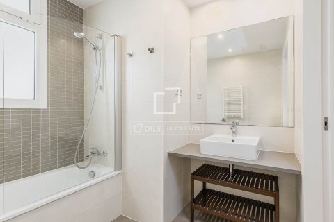 Apartamento de 3 dormitorios en venta en Barcelona, Cataluña, Spain № 7067 - foto 13
