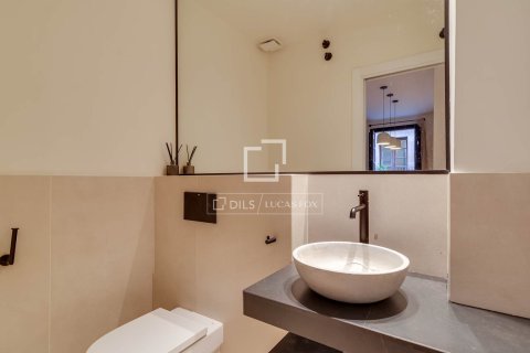 Apartamento de 2 dormitorios en venta en Barcelona, Cataluña, Spain № 7065 - foto 22