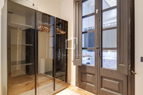 Apartamento de 2 dormitorios en venta en Barcelona, Cataluña, Spain № 7065 - foto 6