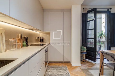 Apartamento de 2 dormitorios en venta en Barcelona, Cataluña, Spain № 7065 - foto 15
