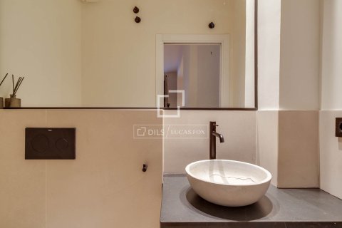 Apartamento de 2 dormitorios en venta en Barcelona, Cataluña, Spain № 7065 - foto 23