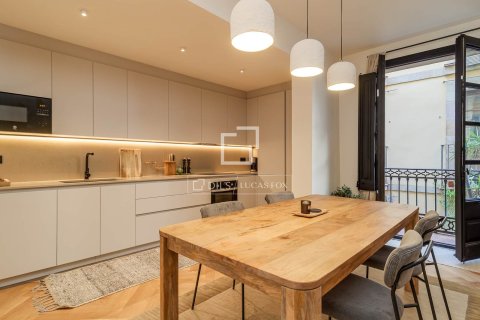 Apartamento de 2 dormitorios en venta en Barcelona, Cataluña, Spain № 7065 - foto 26