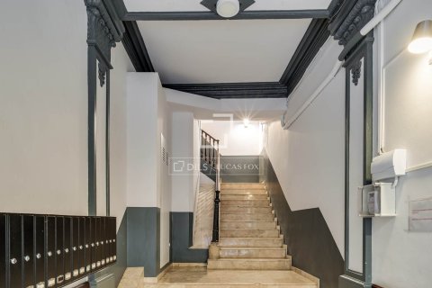 Apartamento de 2 dormitorios en venta en Barcelona, Cataluña, Spain № 7065 - foto 2