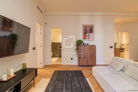 Apartamento de 2 dormitorios en venta en Barcelona, Cataluña, Spain № 7065 - foto 20