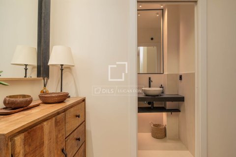 Apartamento de 2 dormitorios en venta en Barcelona, Cataluña, Spain № 7065 - foto 24