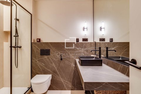 Apartamento de 2 dormitorios en venta en Barcelona, Cataluña, Spain № 7065 - foto 14