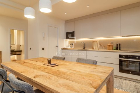 Apartamento de 2 dormitorios en venta en Barcelona, Cataluña, Spain № 7065 - foto 19