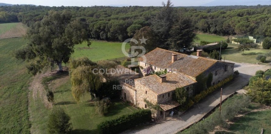 Сasa de 7 dormitorios en venta en Caldes de Malavella, Gerona, Cataluña, Spain № 6066