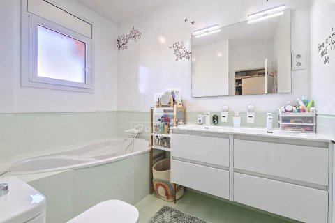 Villa de 4 dormitorios en venta en Vilanova i la Geltrú, Barcelona, Cataluña, Spain № 3844 - foto 19
