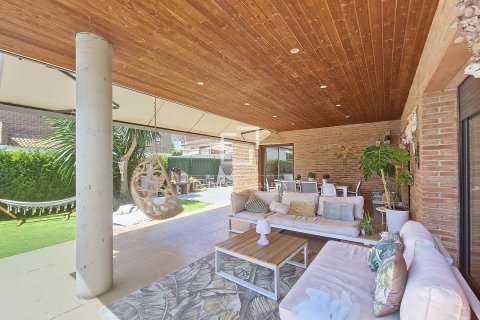 Villa de 4 dormitorios en venta en Vilanova i la Geltrú, Barcelona, Cataluña, Spain № 3844 - foto 7