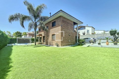Villa de 4 dormitorios en venta en Vilanova i la Geltrú, Barcelona, Cataluña, Spain № 3844 - foto 23