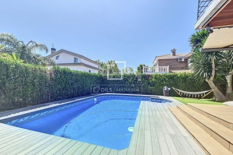 Villa de 4 dormitorios en venta en Vilanova i la Geltrú, Barcelona, Cataluña, Spain № 3844 - foto 13