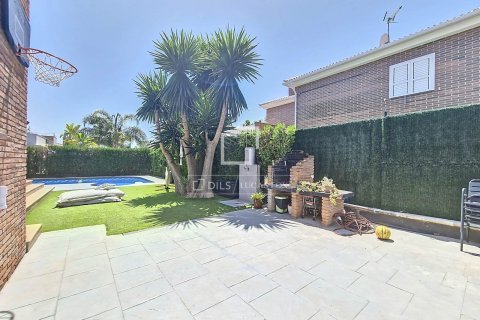 Villa de 4 dormitorios en venta en Vilanova i la Geltrú, Barcelona, Cataluña, Spain № 3844 - foto 12