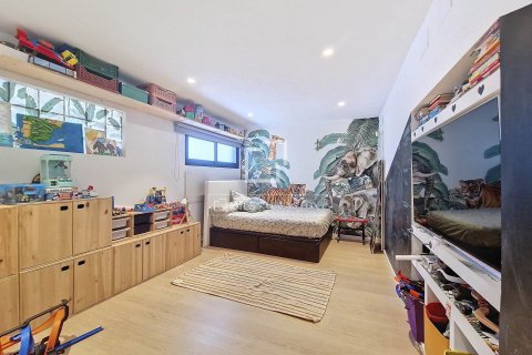 Villa de 4 dormitorios en venta en Vilanova i la Geltrú, Barcelona, Cataluña, Spain № 3844 - foto 11