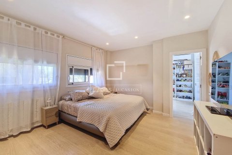Villa de 4 dormitorios en venta en Vilanova i la Geltrú, Barcelona, Cataluña, Spain № 3844 - foto 15