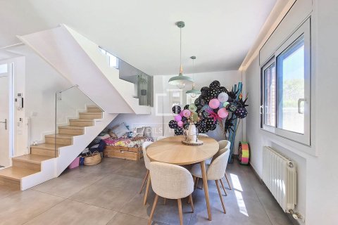 Villa de 4 dormitorios en venta en Vilanova i la Geltrú, Barcelona, Cataluña, Spain № 3844 - foto 6