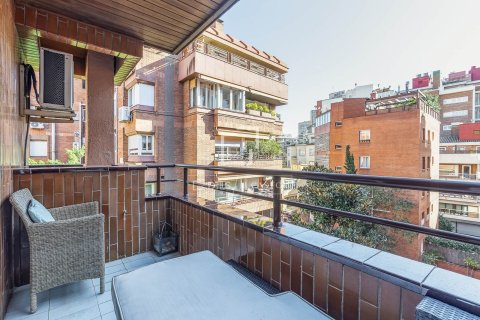Apartamento de 6 dormitorios en venta en Barcelona, Cataluña, Spain № 3846 - foto 16