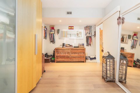 Apartamento de 6 dormitorios en venta en Barcelona, Cataluña, Spain № 3846 - foto 22