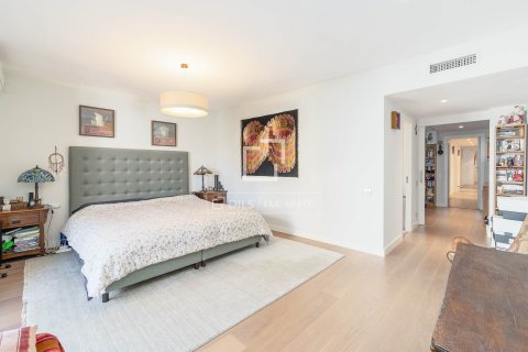 Apartamento de 6 dormitorios en venta en Barcelona, Cataluña, Spain № 3846 - foto 24