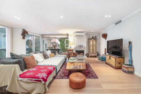 Apartamento de 6 dormitorios en venta en Barcelona, Cataluña, Spain № 3846 - foto 2