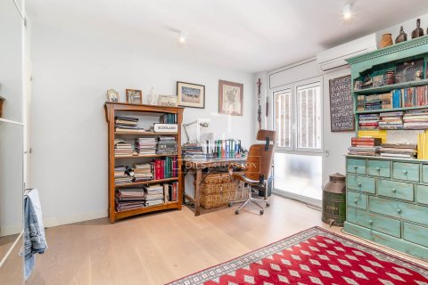 Apartamento de 6 dormitorios en venta en Barcelona, Cataluña, Spain № 3846 - foto 17