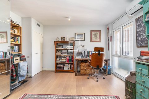Apartamento de 6 dormitorios en venta en Barcelona, Cataluña, Spain № 3846 - foto 18