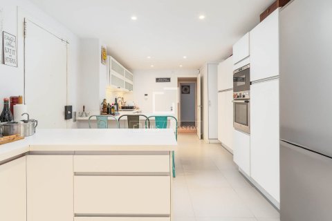 Apartamento de 6 dormitorios en venta en Barcelona, Cataluña, Spain № 3846 - foto 8