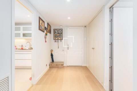 Apartamento de 6 dormitorios en venta en Barcelona, Cataluña, Spain № 3846 - foto 4