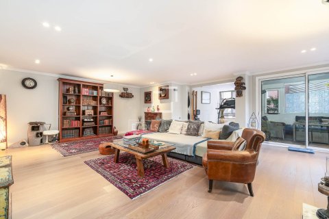 Apartamento de 6 dormitorios en venta en Barcelona, Cataluña, Spain № 3846