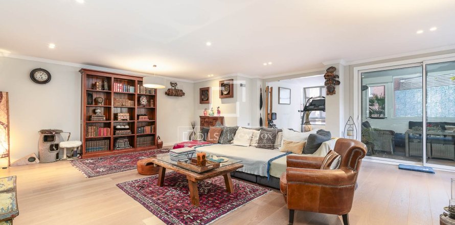 Apartamento de 6 dormitorios en venta en Barcelona, Cataluña, Spain № 3846