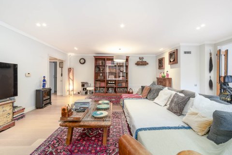 Apartamento de 6 dormitorios en venta en Barcelona, Cataluña, Spain № 3846 - foto 3
