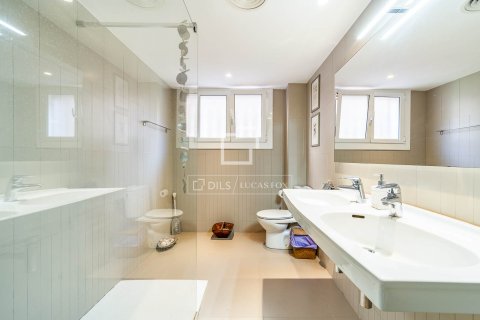 Apartamento de 6 dormitorios en venta en Barcelona, Cataluña, Spain № 3846 - foto 21