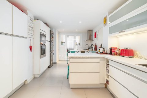 Apartamento de 6 dormitorios en venta en Barcelona, Cataluña, Spain № 3846 - foto 5