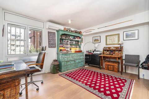 Apartamento de 6 dormitorios en venta en Barcelona, Cataluña, Spain № 3846 - foto 19