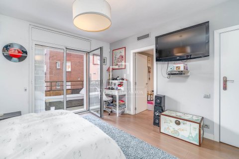 Apartamento de 6 dormitorios en venta en Barcelona, Cataluña, Spain № 3846 - foto 11