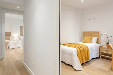 Apartamento de 3 dormitorios en venta en Barcelona, Cataluña, Spain № 1067 - foto 11
